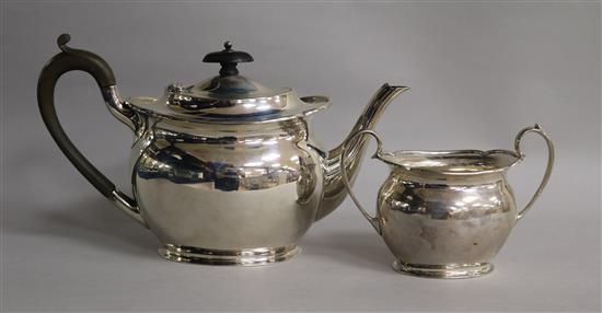 A George V silver tea pot and sugar bowl, gross 22.5 oz.